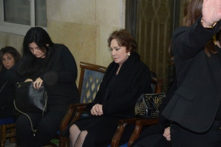بالصور.. بعد غيابها عن الجنازة.. نيللي منهارة في عزاء شقيقتها فيروز.. وشاهد اول ظهور لميمي جمال بعد وفاة زوجها