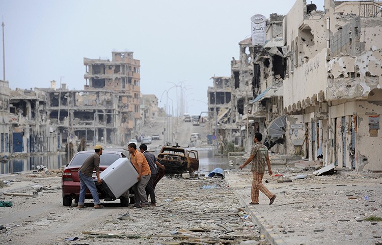 جانب من الدمار الذي لحق بمدينة سرت معقل تنظيم داعش افپ