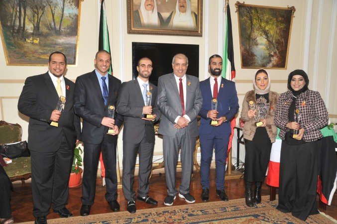 دفريح العنزي مع الطلبة الفائزين ناصر عبد السيد
