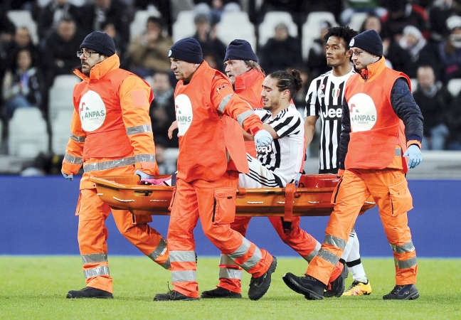 اصابة قوية تعرض لها اللاعب الاوروغوياني