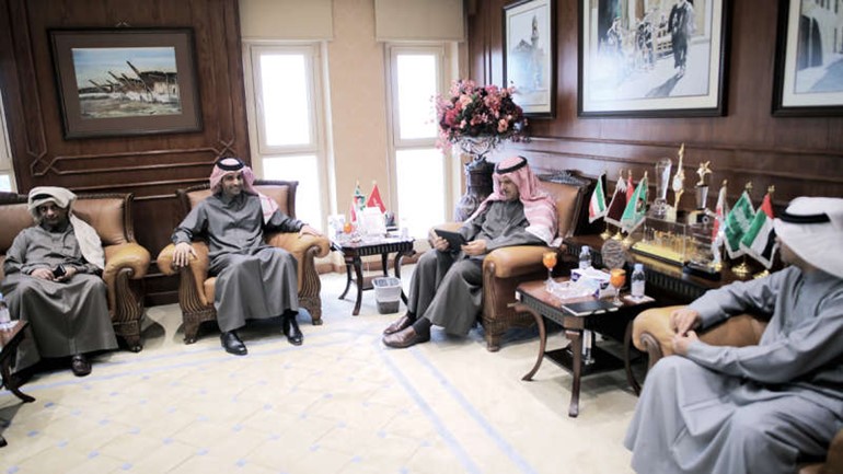 جانب من لقاء الشيخ سلمان الحمود ووفد Ooredoo خلال الزيارة 