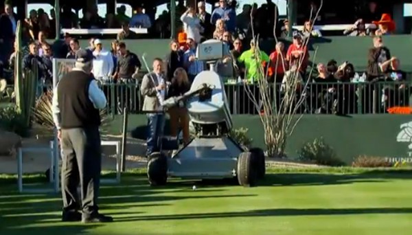 بالفيديو: روبوت يلعب الغولف بحرفية عالية
