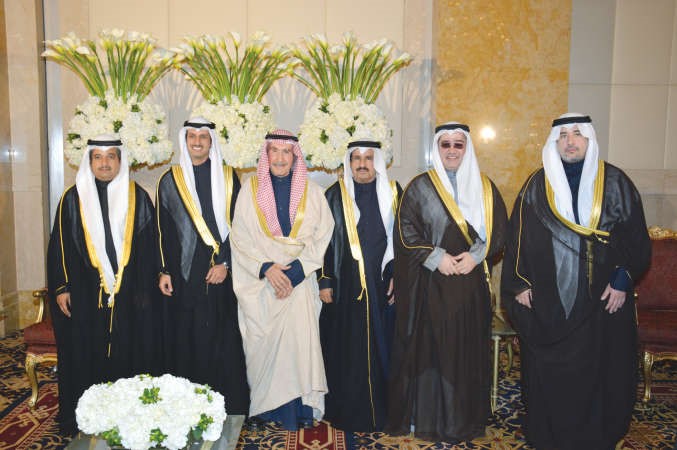 الشيخ سلمان الدعيج يقدم التهاني انور الكندري