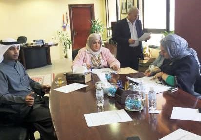 سعاد حاكم مجتمعة باعضاء الفريق 