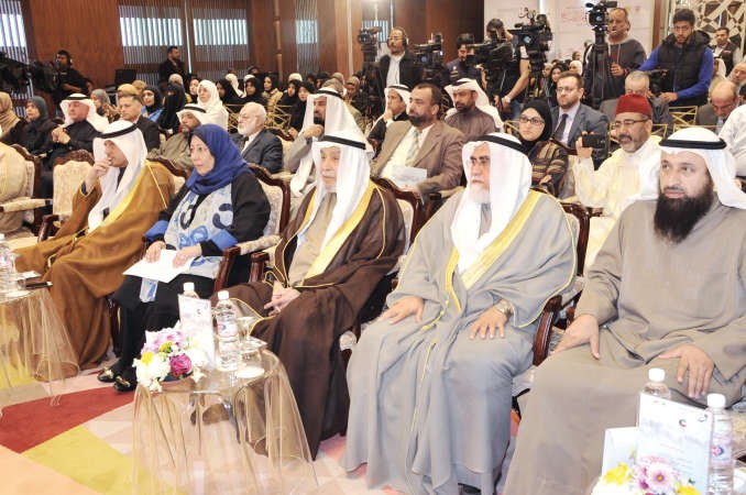 د خالد المذكور ودعبدالمحسن الخرافي وايمان الحميدان في مقدمة الحضور﻿