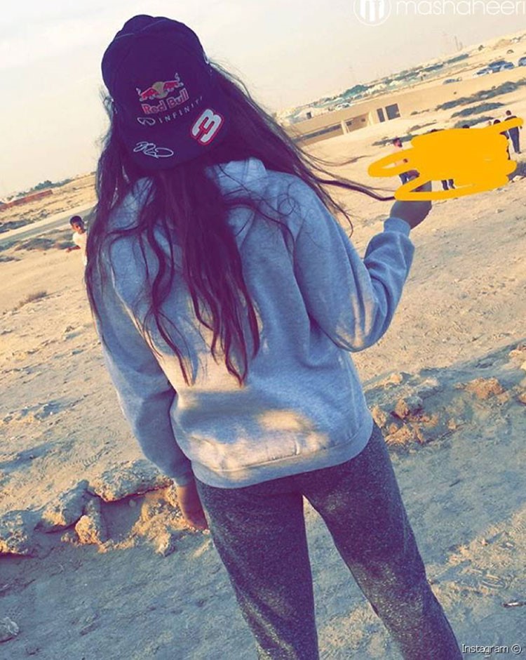 شاهد.. حلا الترك مستاءة بسبب صورة زفافها