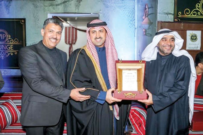 الشيخ نمر الصباح خلال تكريمه في المعرض الشبابي 