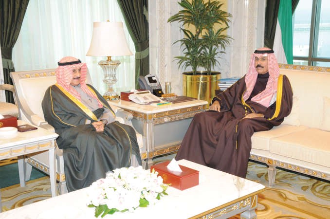 سمو نائب الامير وولي العهد الشيخ نواف الاحمد مستقبلا الشيخ دابراهيم الدعيج 