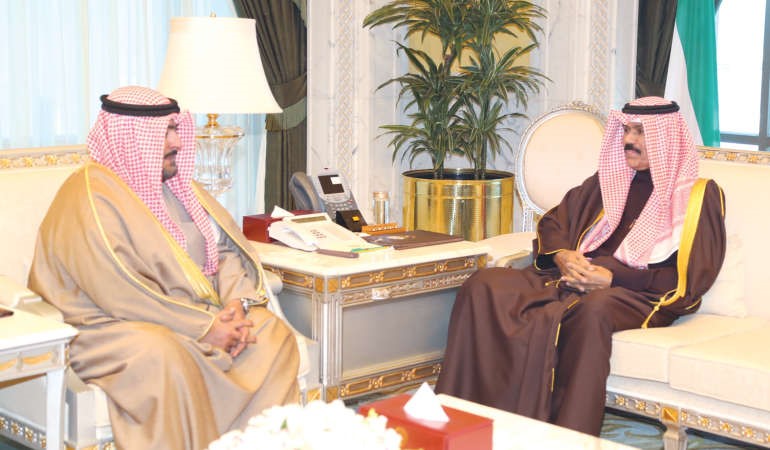 سمو نائب الامير خلال استقباله الشيخ ثامر العلي
