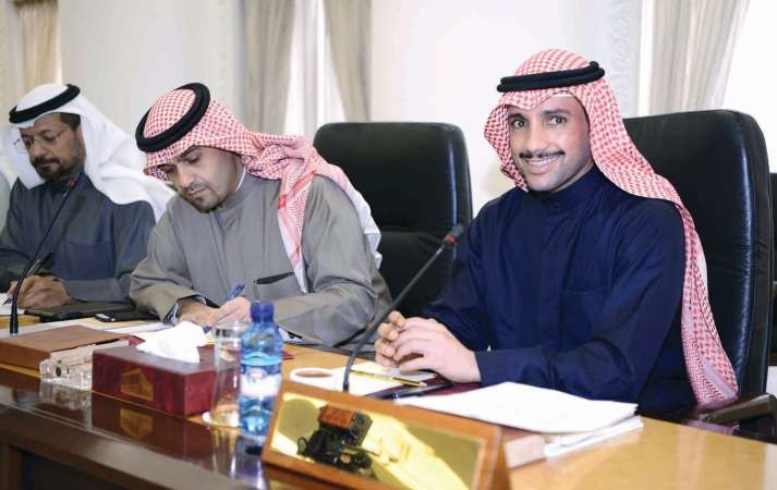 الرئيس مرزوق الغانم والوزير انس الصالح خلال الاجتماع الحكومي - النيابي﻿