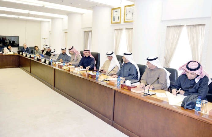 رئيس مجلس الامة مرزوق الغانم مترئسا اجتماع مكتب المجلس بحضور نائب رئيس مجلس الوزراء ووزير المالية انس الصالح﻿