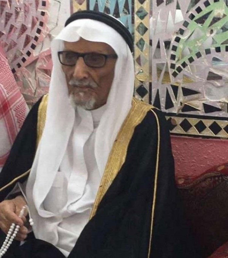 بالصور.. تسعيني سعودي يحتفل بعقد قرانه بحضور أبنائه وأحفاده.. ويعلن: هكذا سأبدأ حياتي القادمة 