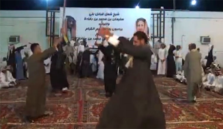 بالفيديو.. صعايدة يشعلون فرح كفيلهم بالسعودية