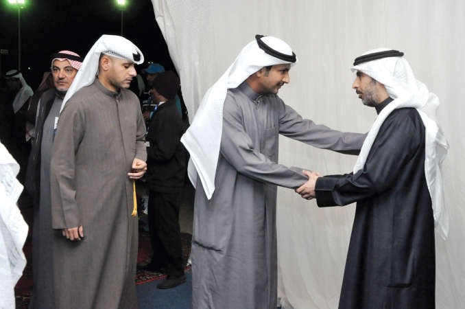 الخميس خلال استقبال الناخبين