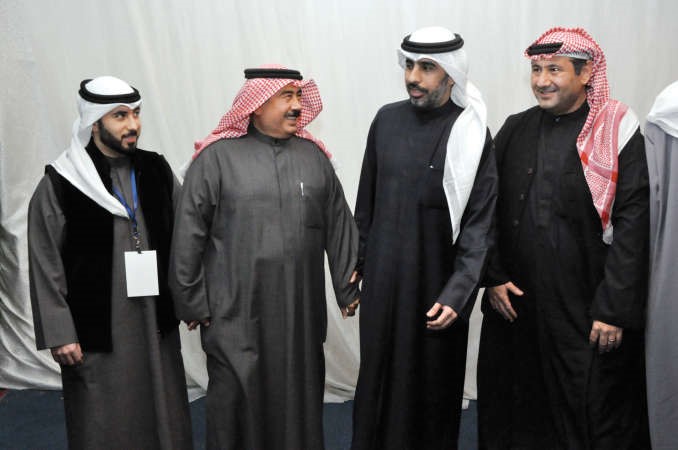 المرشح علي الخميس بين ابناء الدائرة