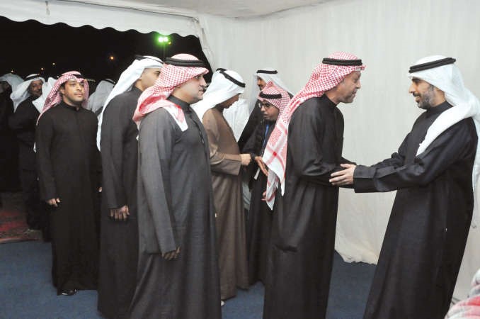 علي الخميس مستقبلا ابناء الدائرة الثالثة