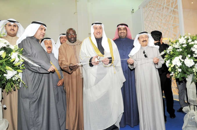 الشيخ فيصل الحمود خلال افتتاح المعرض					قاسم باشا﻿