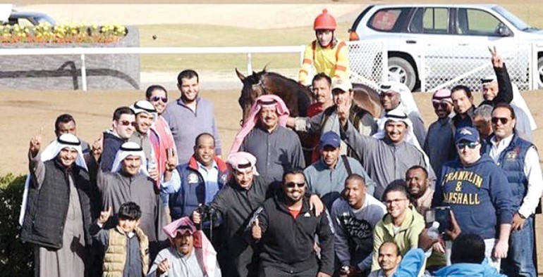 الشيخ عبدالله السلمان والشيخ صباح المبارك وجمهور النشاما يحتفلون بفوز البطل الاعز