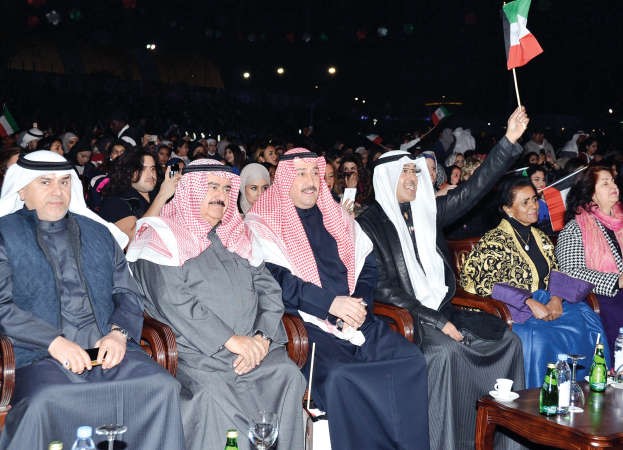 محافظ الاحمدي الشيخ فواز خالد الحمد الصباح والشيخة فريحة الاحمد في مقدمة الحضور