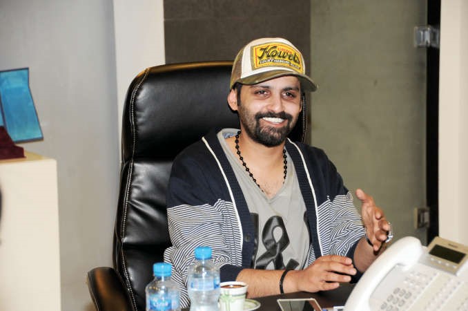 حمد القطان: «أشوف نفسي بالتلحين.. ولحد الحين أنا غير مهيأ لأصعد المسرح كمطرب»