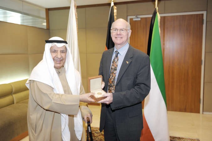 علي الغانم مكرما رئيس البرلمان الالماني د نوبيرت لاميرت
