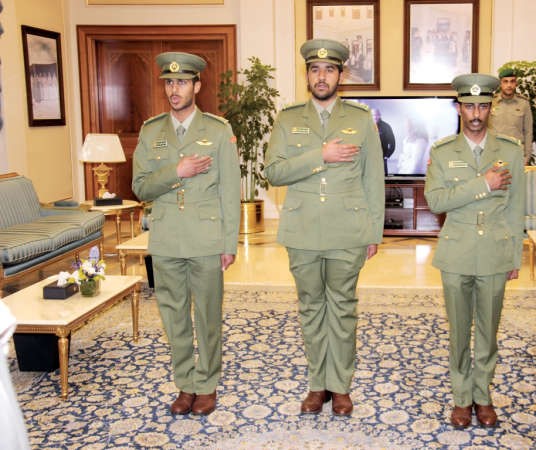  الطلبة خلال اداء القسم ﻿