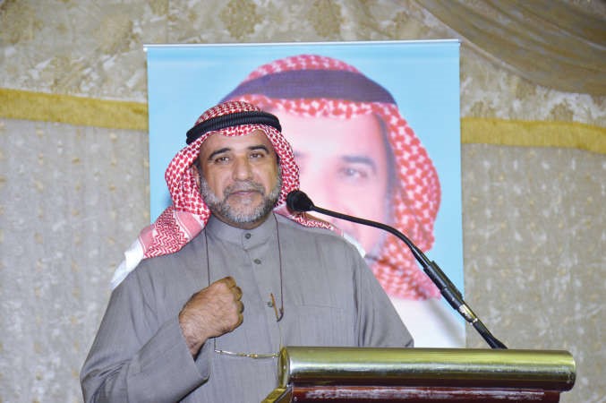 المرشح طاهر الفيلكاوي متحدثا للحضور