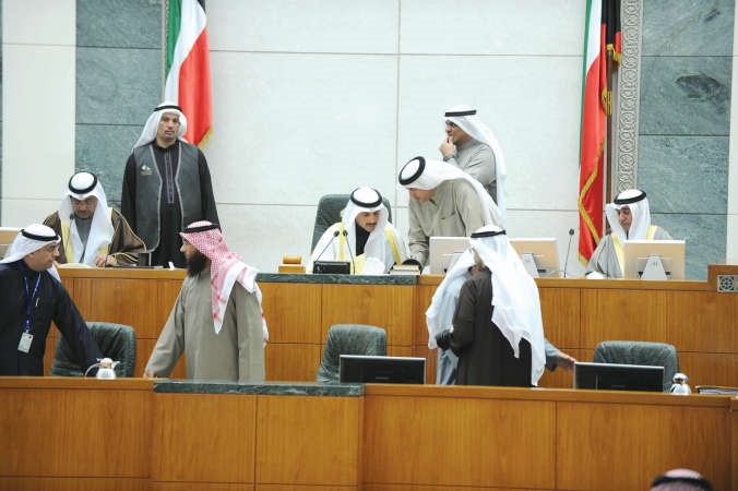 رئيس مجلس الامة مرزوق الغانم ونائبه مبارك الخرينج وامين السر معادل الخرافي وممحمد الهدية على المنصة	هاني الشمري﻿