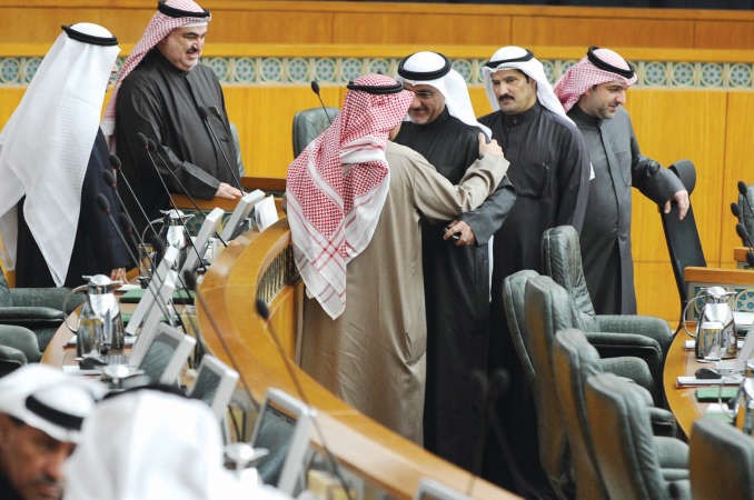 حوار بين الشيخ خالد الجراح ودخليل ابل ويبدو عبدالله العدواني وخليل الصالح﻿