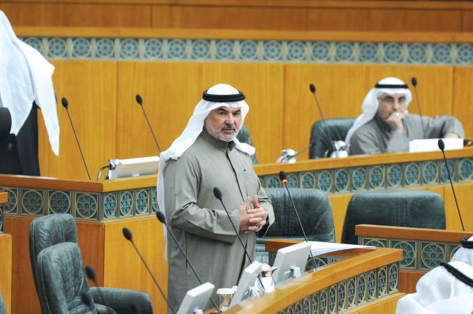 صالح عاشور متحدثا﻿