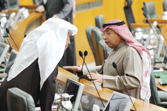 محمد طنا يستمع لحديث الشيخ خالد الجراح﻿