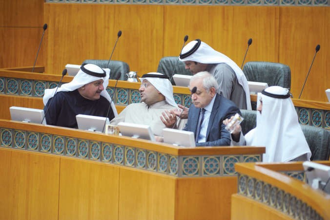 عيسى الكندري ودعلي العبيدي ودبدر العيسى وديوسف العلي وفيصل الكندري﻿