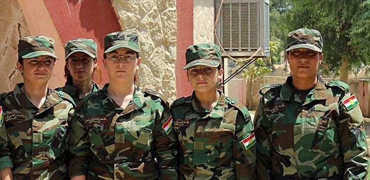 بالصور.. الفتيات ضحايا الاغتصاب الداعشي يشكلن كتيبة عسكرية للانتقام منهم