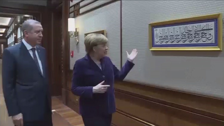 بالفيديو.. ميركل لأردوغان: هل تستطيع الكتابة بالعربية؟