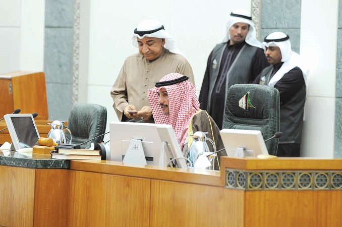 رئيس مجلس الامة مرزوق الغانم ود عبدالحميد دشتي على المنصة هاني الشمري
