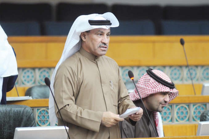 محمد طنا متحدثا
