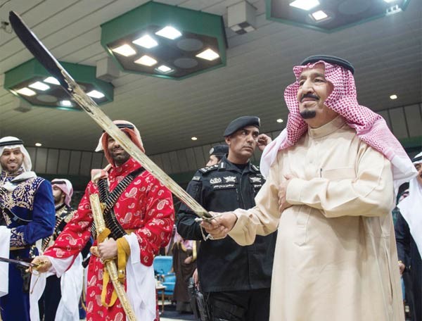 خادم الحرمين الشريفين الملك سلمان بن عبدالعزيز خلال رعايته حفل