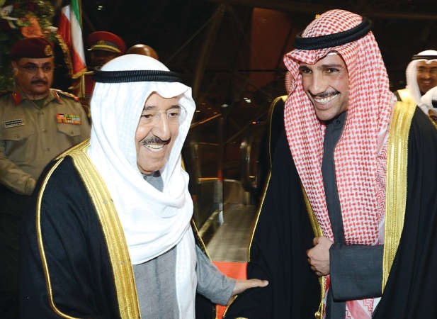 صاحب السمو الامير الشيخ صباح الاحمد مصافحا مرزوق الغانم ﻿
