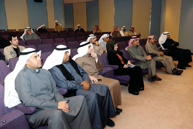 جانب من الحضور في ورشة العمل﻿