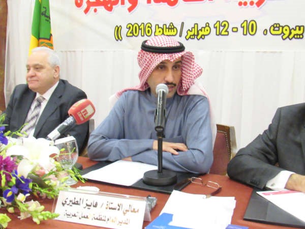فايز المطيري اثناء ترؤسه الندوة القومية حول المراة العربية العاملة والهجرة