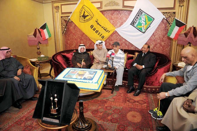 المحتفى به الى جانب عبدالمحسن الفارس وخالد الحربان ومقدم البرامج محمد البداح﻿