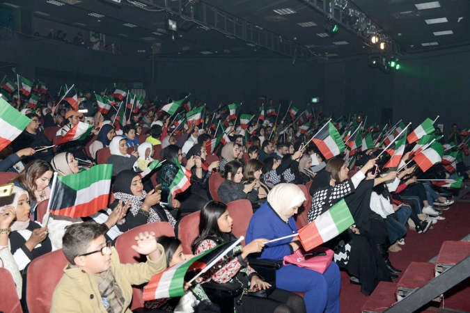 جانب من الحضور الكبير في مسرح الحملي لمتابعة ميامي﻿