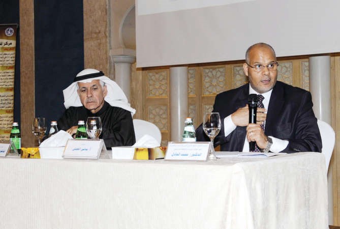 جانب من الندوة ويبدو محمد العادل وعامر التميمي	 انور الكندري	﻿