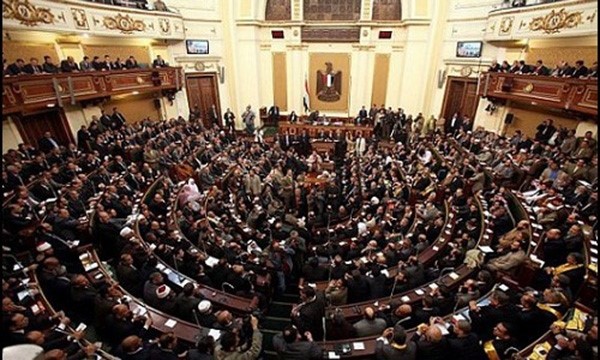 100 نائب يوقّعون على رفع دعوى جنائية أمام النائب العام ضد تيمور السبكي
