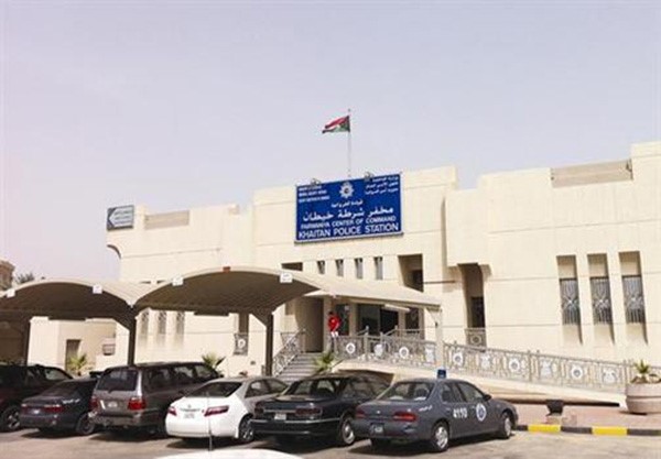 إجبار مصري على توقيع  كمبيالة بسيف وسكين
