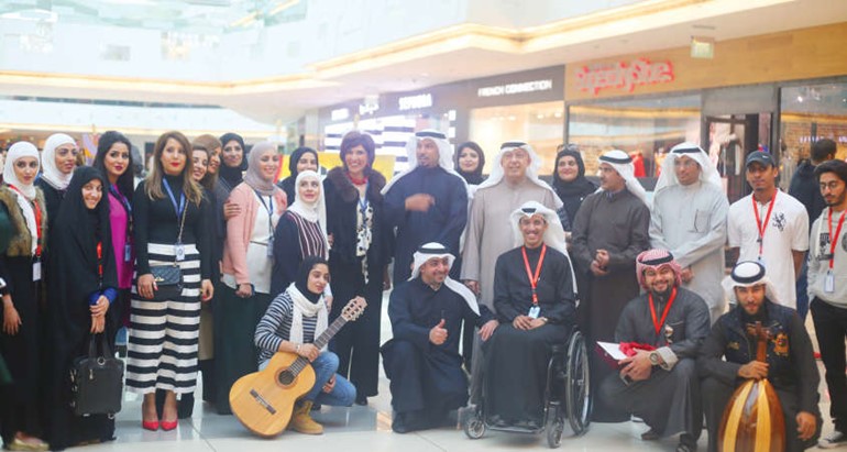 بينالي جامعة الكويت «زيّن» مجمع الأفنيوز بإبداعات طلابه