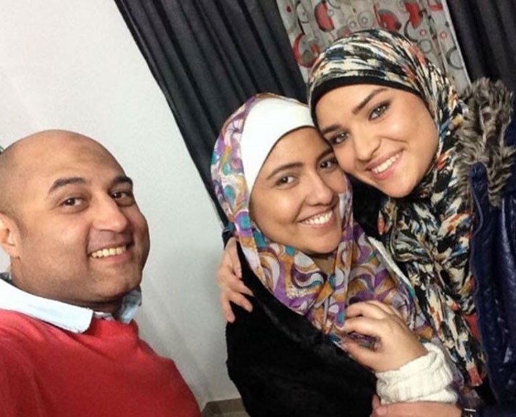 شاهد.. مي كساب تظهر بالحجاب 