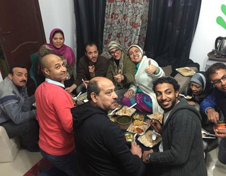 شاهد.. مي كساب تظهر بالحجاب 