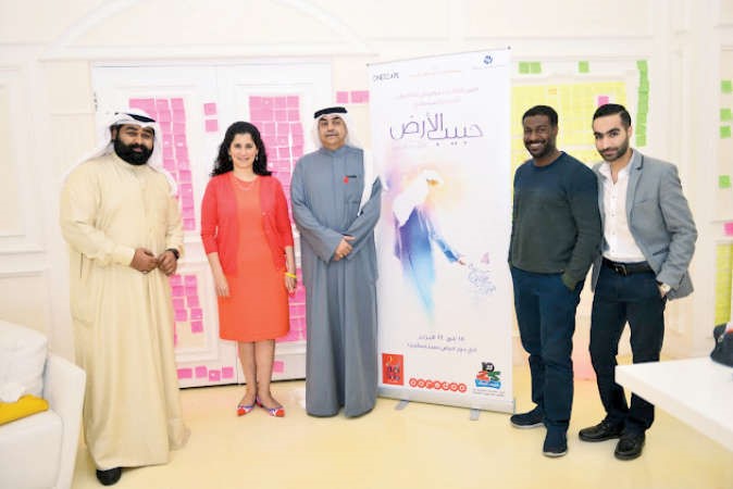 لقطة جماعية للمشاركين في المؤتمر الصحافي﻿