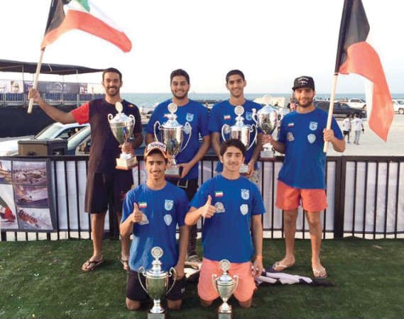 ابطال المنتخب الوطني عقب تتويجهم في الجولة الرابعة﻿